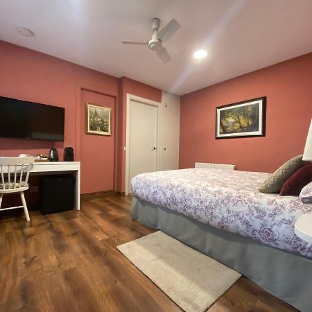 Escloper B&B Sant Julia de Vilatorta ภายนอก รูปภาพ