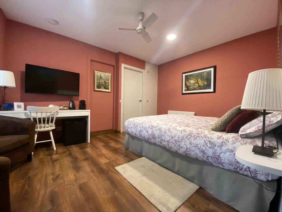 Escloper B&B Sant Julia de Vilatorta ภายนอก รูปภาพ