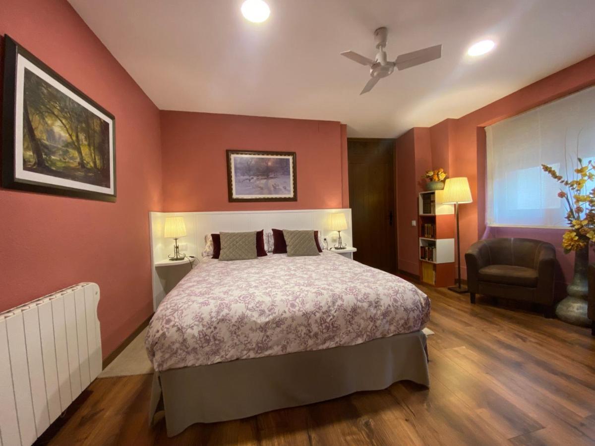 Escloper B&B Sant Julia de Vilatorta ภายนอก รูปภาพ