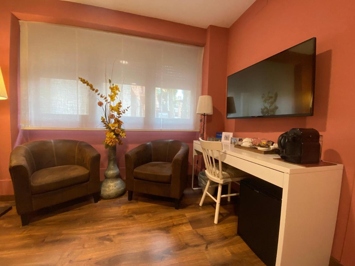 Escloper B&B Sant Julia de Vilatorta ภายนอก รูปภาพ